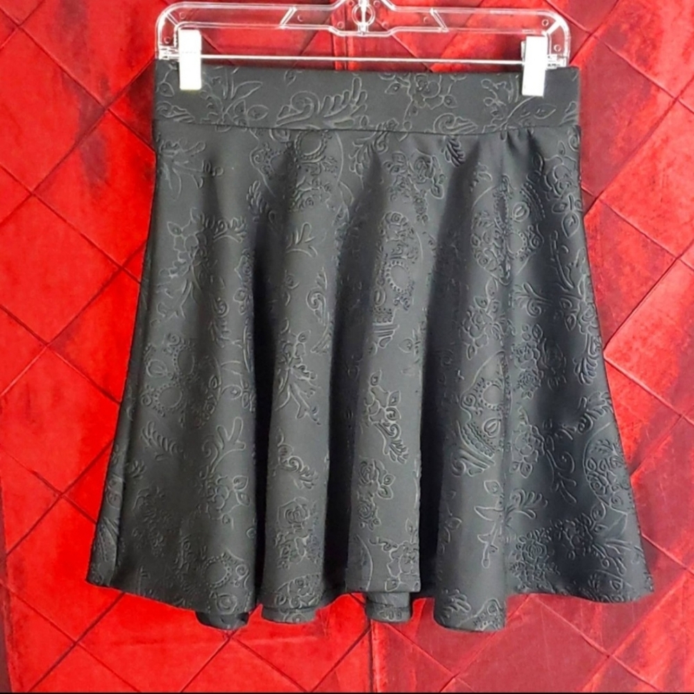 Hot Topic skull skirt